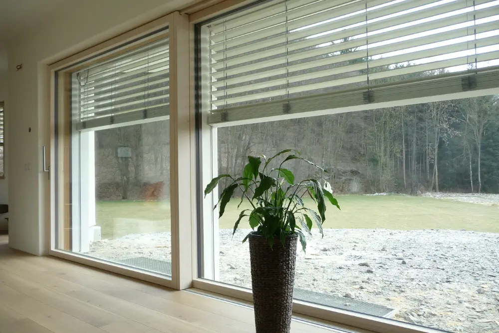 infissi a vetrata scorrevole in pvc color legno di abete corona serramenti torino