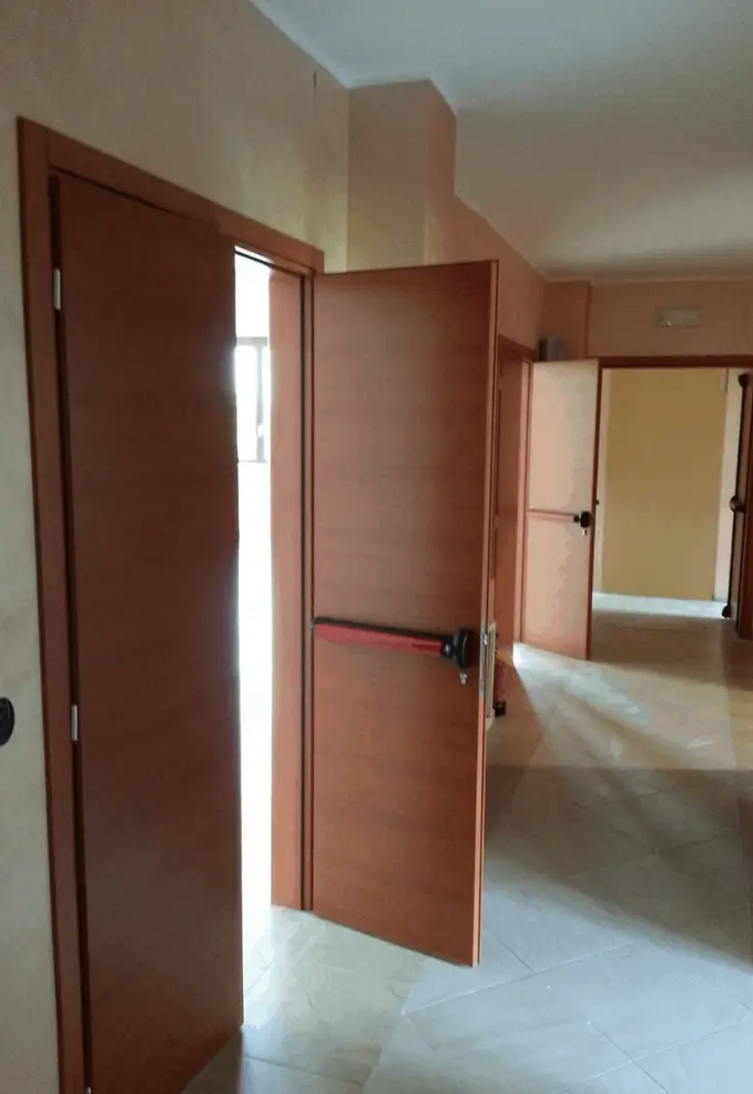 porta con maniglione antipanico a moncalieri