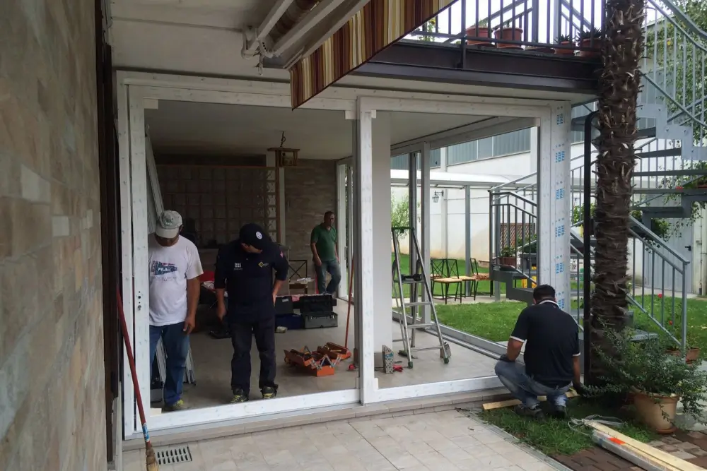 posa in opera professionale infisso scorrevole vetrato corona serramenti torino