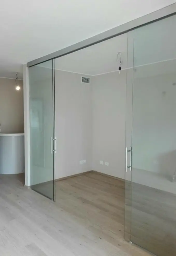 vetrata per zona ufficio di studio medico