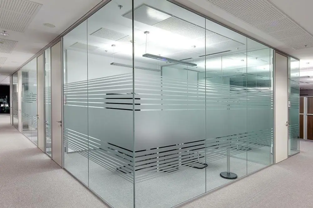 vetrata per zona ufficio moderna