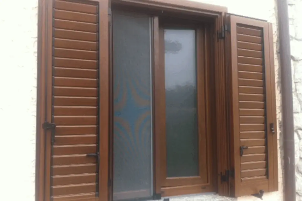 infissi in legno di noce e persiane moderne in legno e zanzariere corona serramenti torino