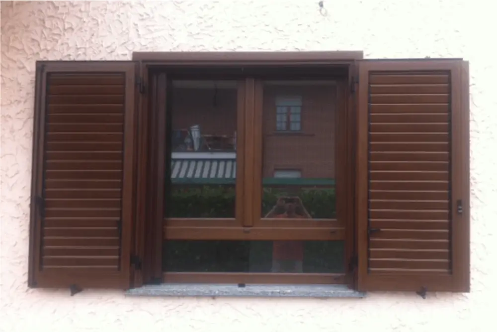 infissi in legno con persiane moderne corona serramenti torino