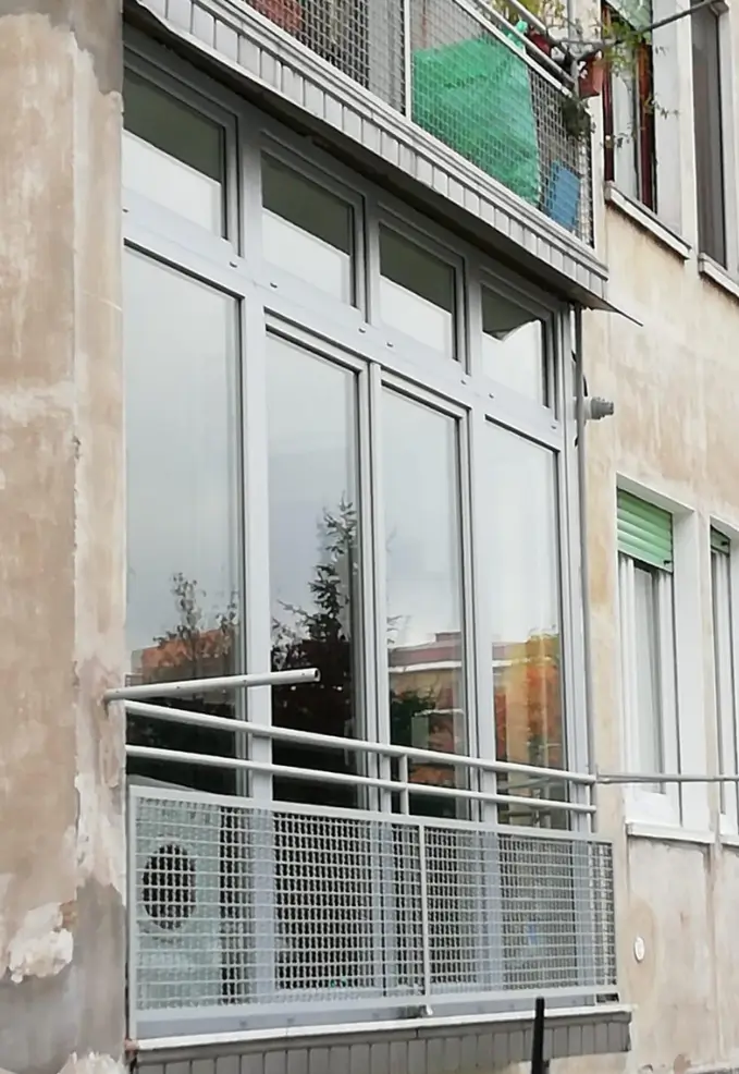 infisso a risparmio energetico in alluminio per chiudere il balcone a moncalieri