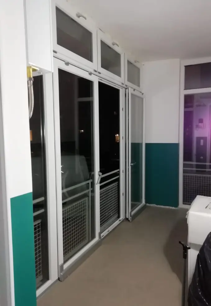 infisso a risparmio energetico in alluminio per chiudere il terrazzino a moncalieri