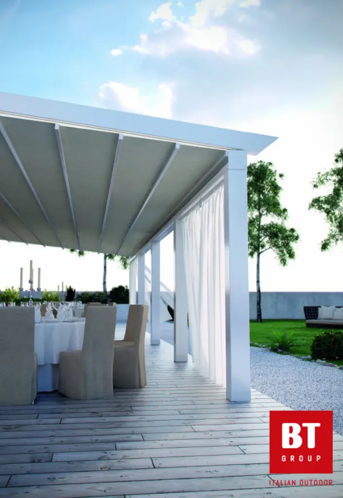 Pergola Bioclimatica Moderna Colore Bianco Con Tende Frontali Bianche By BTGROUP Corona Serramenti Torino