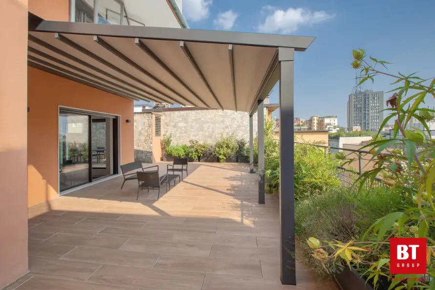 Pergola Bioclimatica Moderna Colore Grigio Chiaro By BTGROUP Corona Serramenti Torino