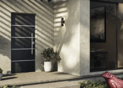 porta blindata da esterno a risparmio energetico colore nera con 4 listelli in alluminio in stile moderno corona serramenti